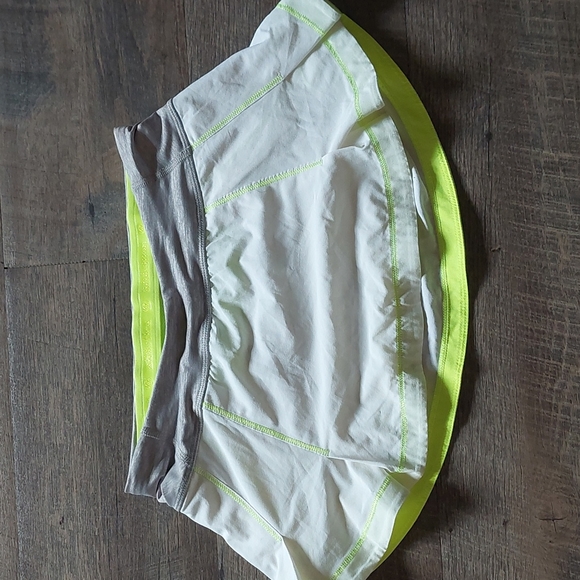Lululemon size 4 skirt - Picture 4 of 4